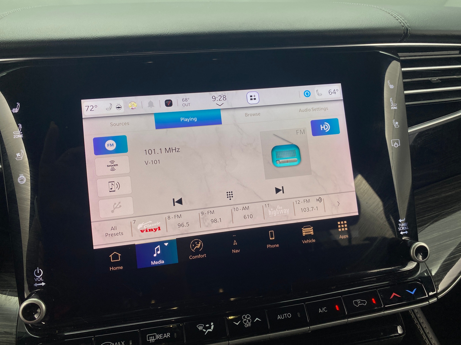 Thumbnail: 2022 Jeep Wagoneer - 3