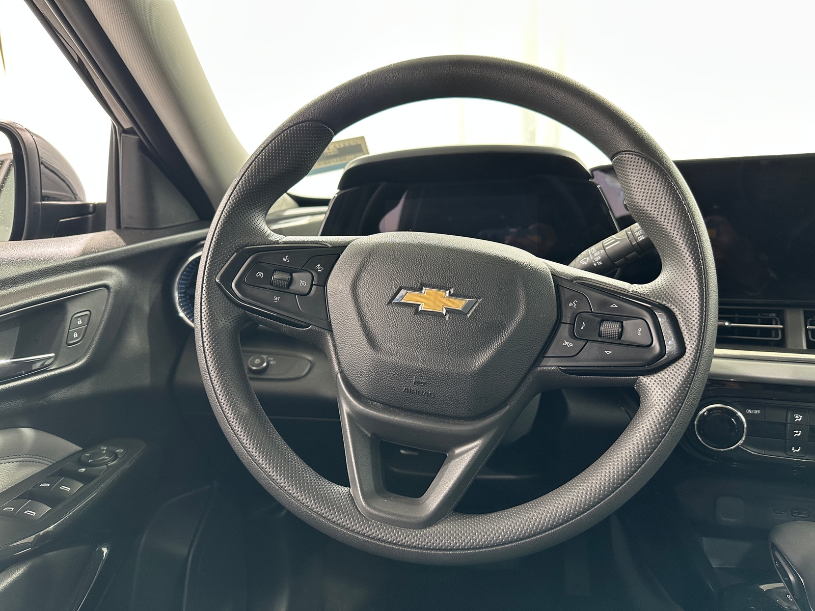 Thumbnail: 2025 Chevrolet Trax - 5