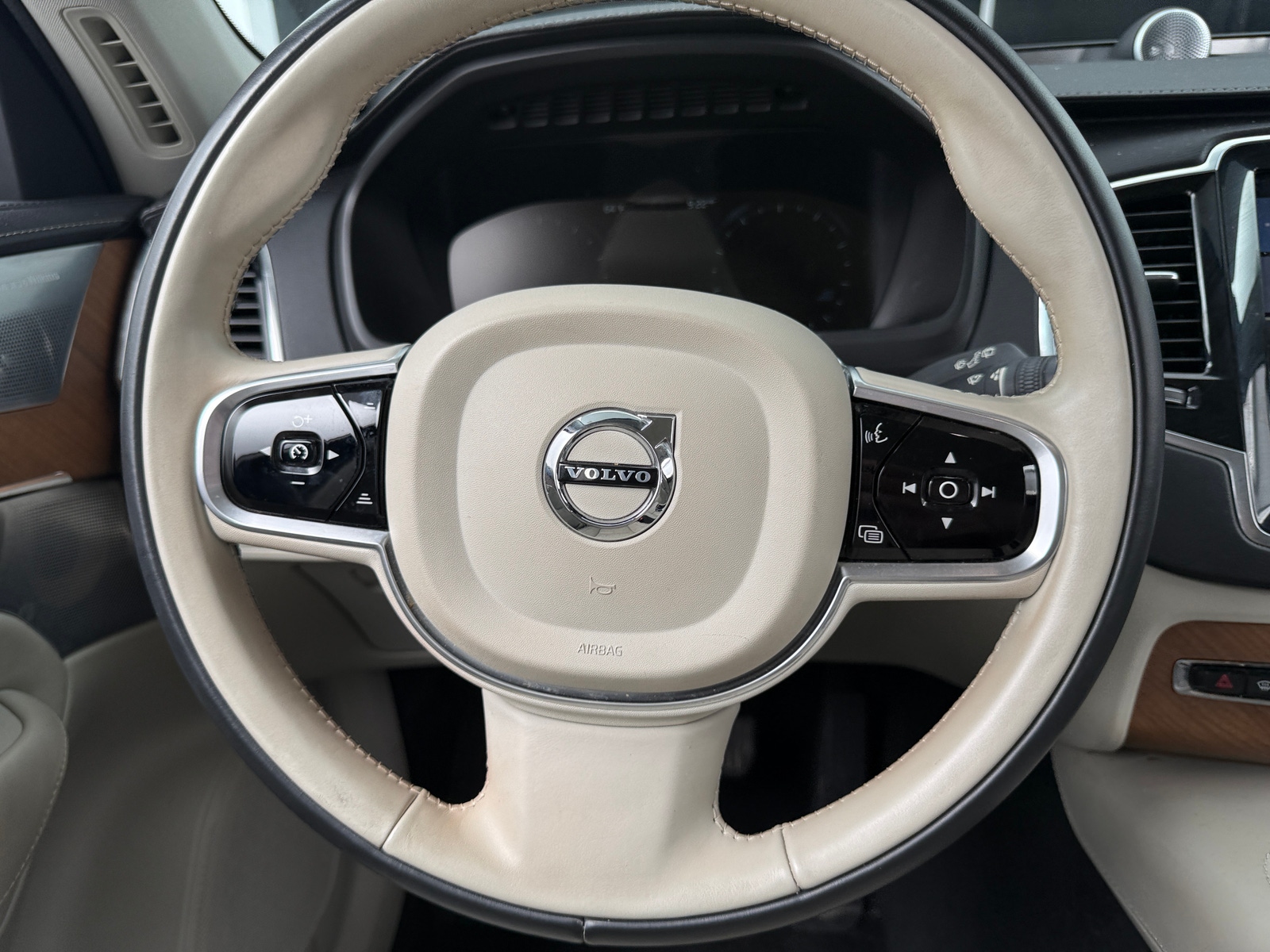 Thumbnail: 2018 Volvo XC90 - 4