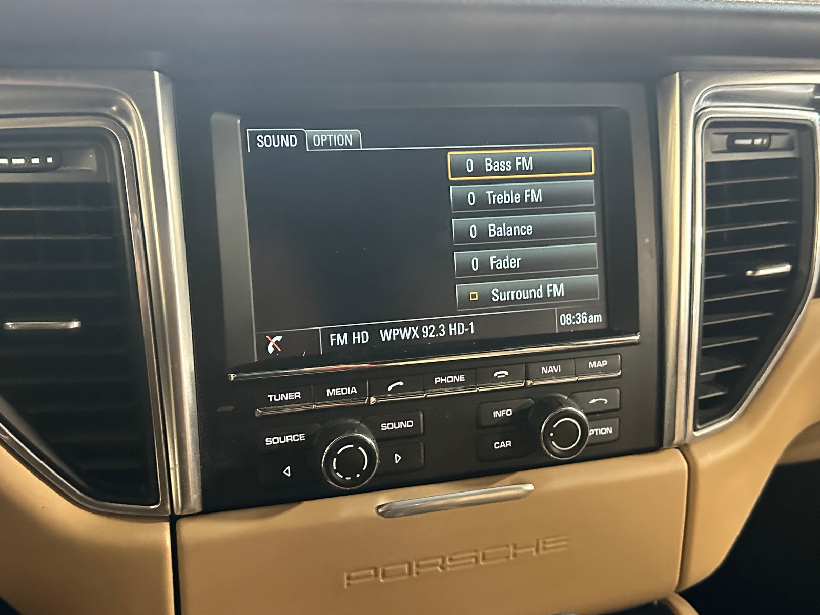 Thumbnail: 2016 Porsche Macan - 3