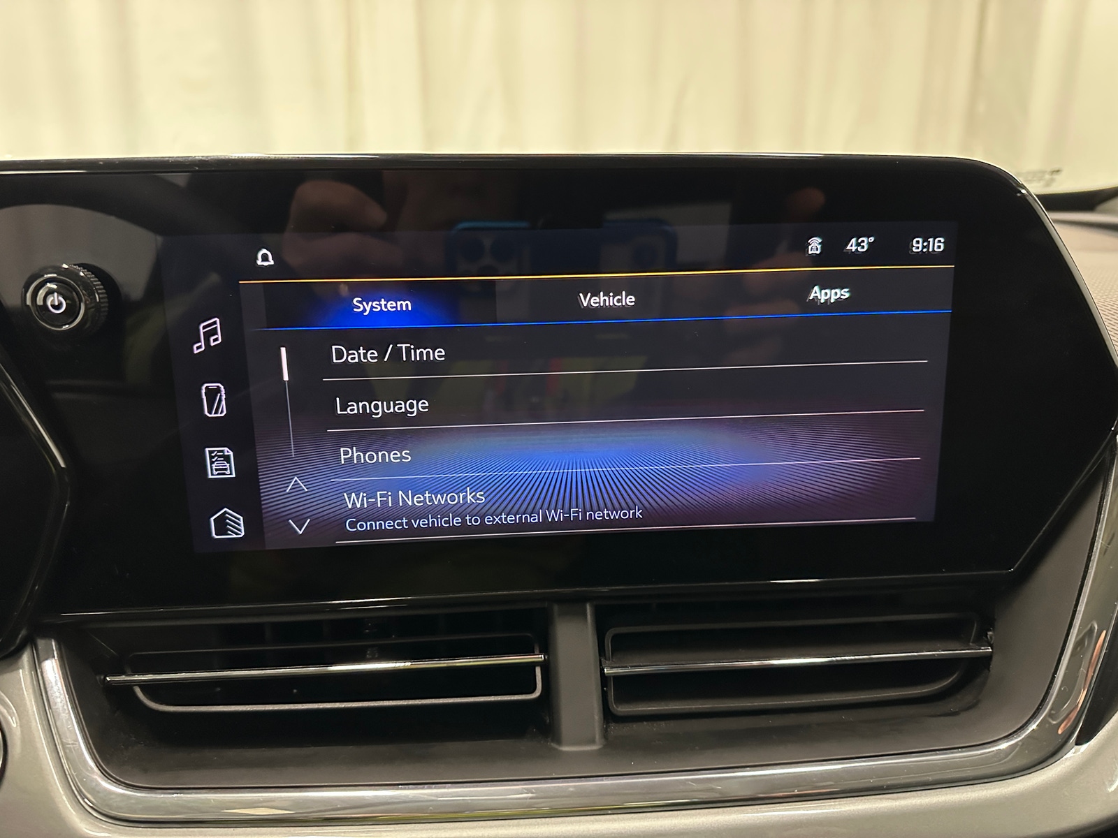 Thumbnail: 2025 Chevrolet Trax - 4