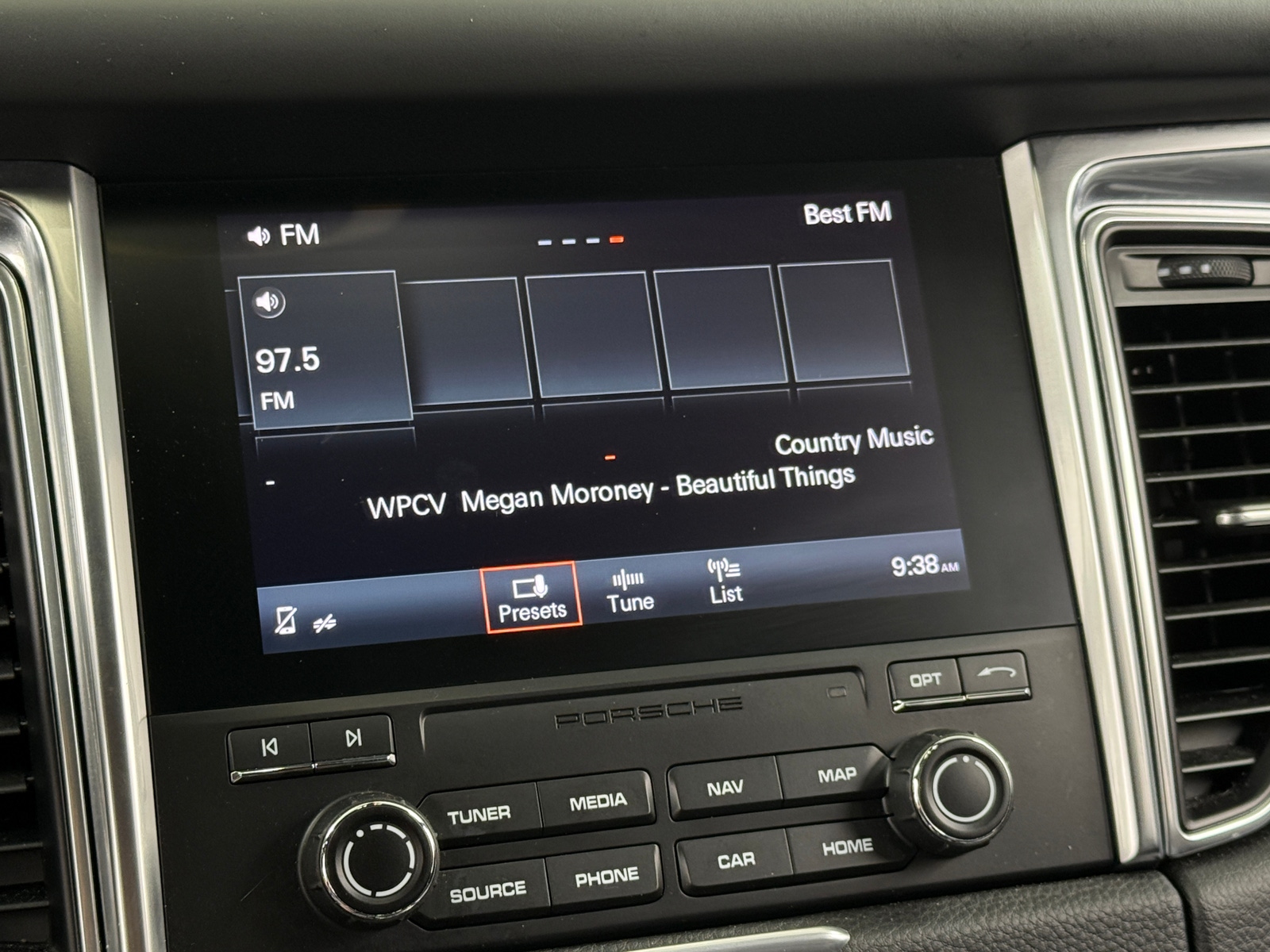 Thumbnail: 2018 Porsche Macan - 3