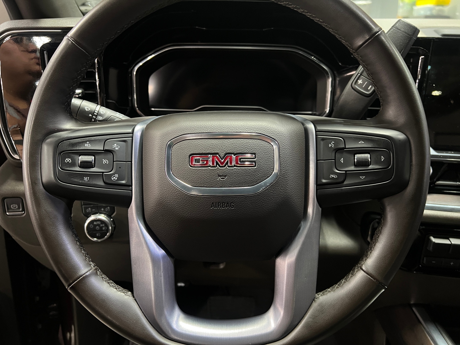 Thumbnail: 2024 GMC Sierra 2500 - 4