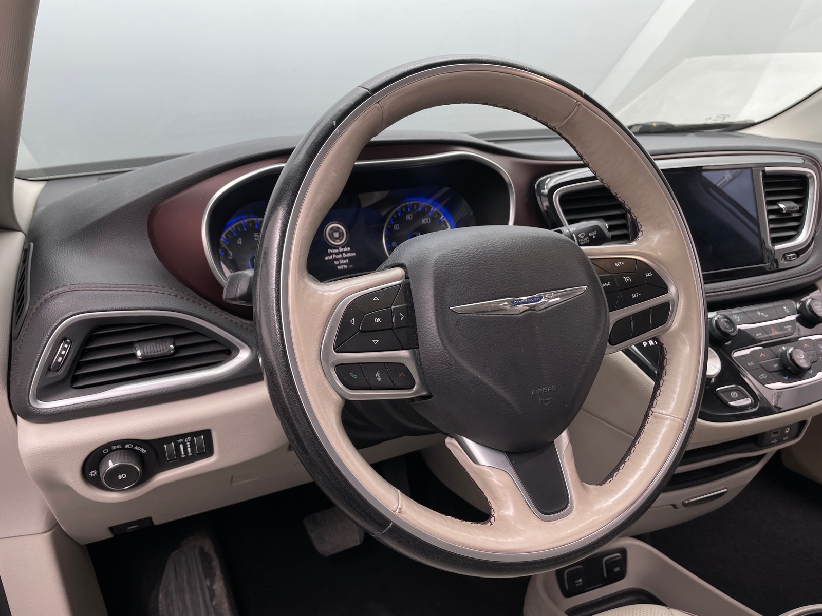 Thumbnail: 2019 Chrysler Pacifica - 4