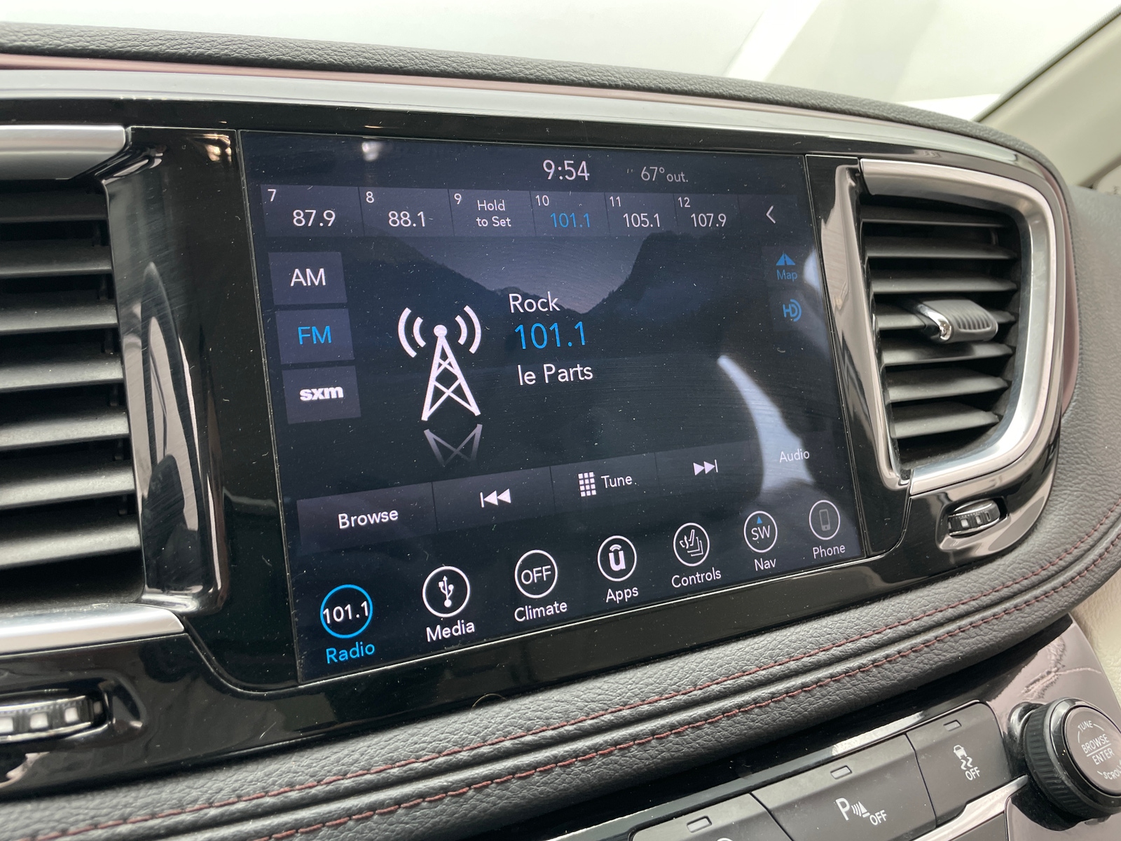 Thumbnail: 2019 Chrysler Pacifica - 3