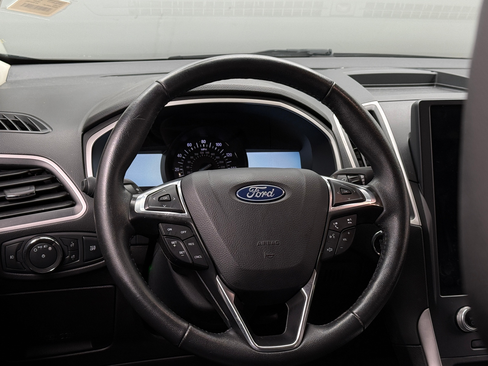 Thumbnail: 2021 Ford Edge - 4