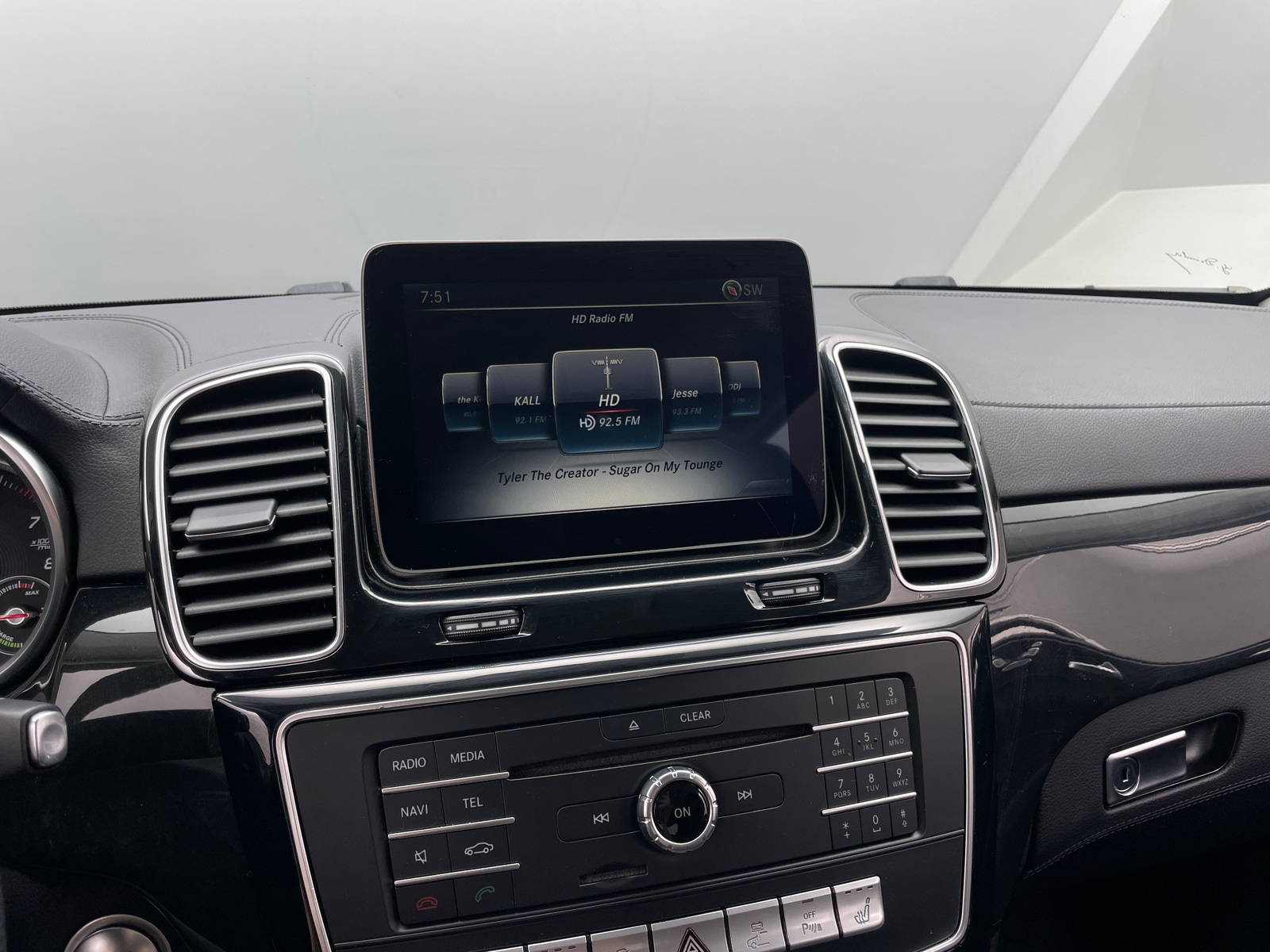 Thumbnail: 2017 Mercedes-Benz GLE - 3