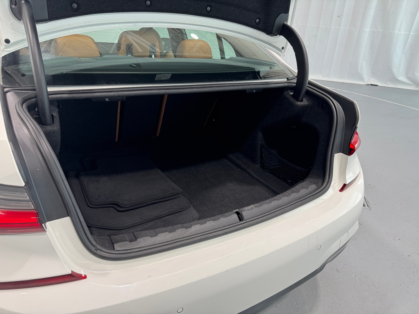 Thumbnail: 2020 BMW 3 Series - 6