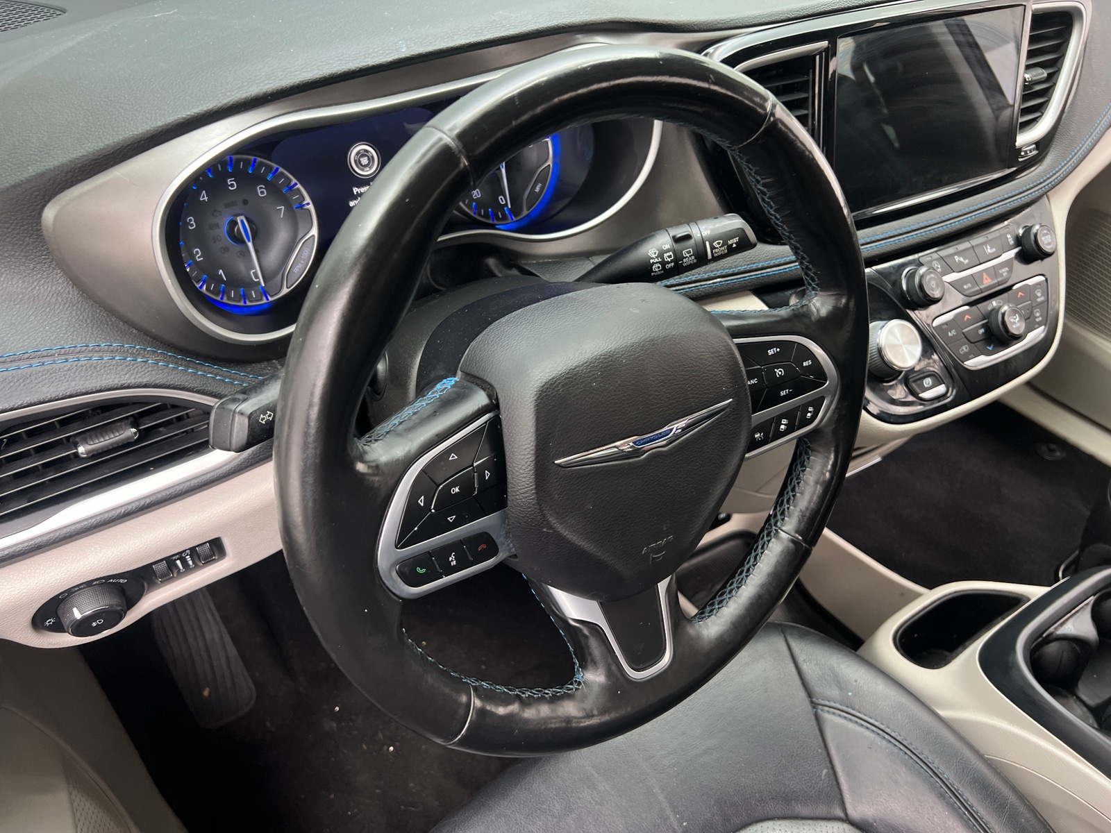 Thumbnail: 2021 Chrysler Pacifica - 4