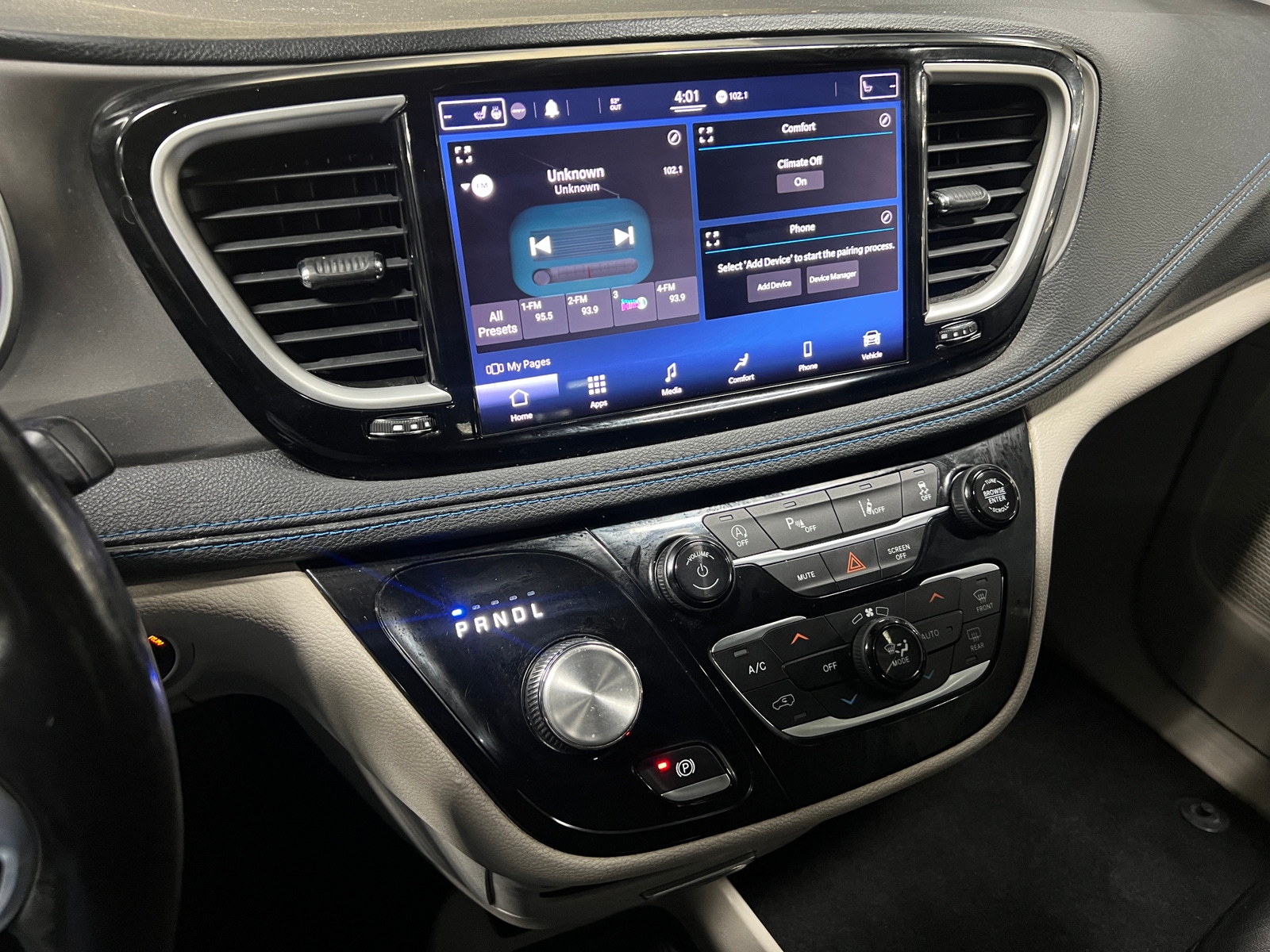 Thumbnail: 2021 Chrysler Pacifica - 3