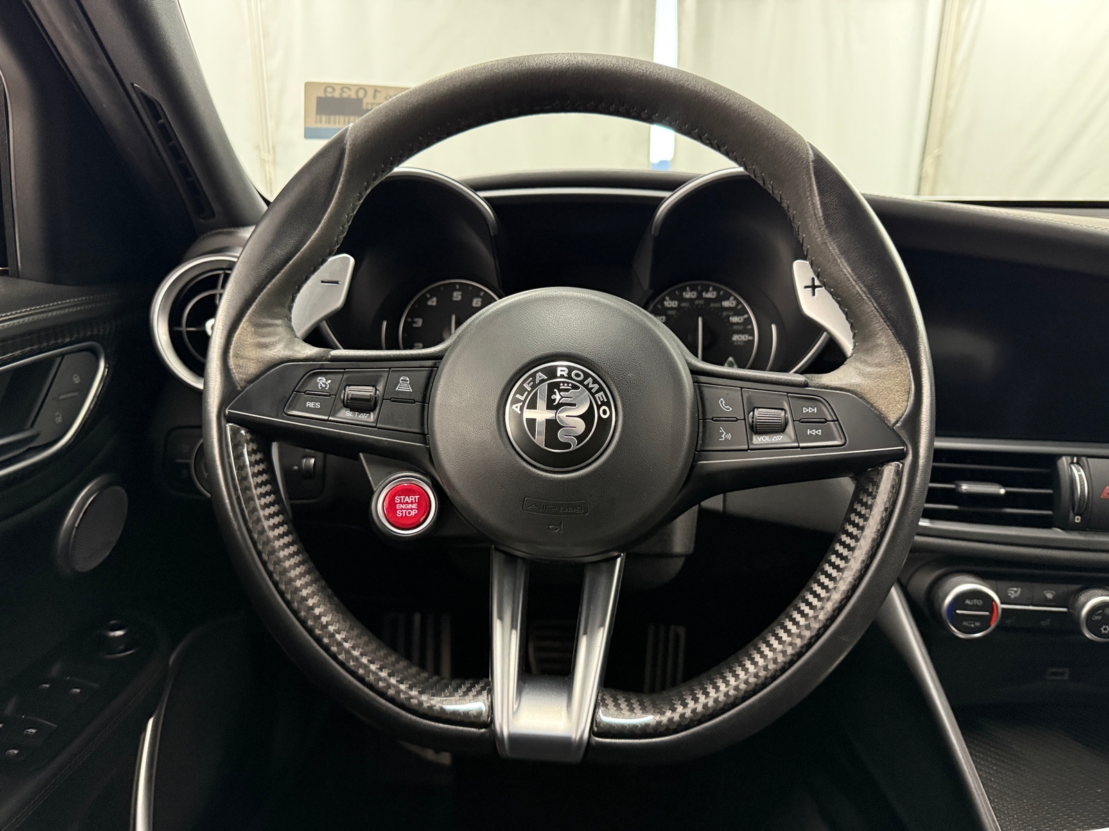 Thumbnail: 2017 Alfa Romeo Giulia - 4