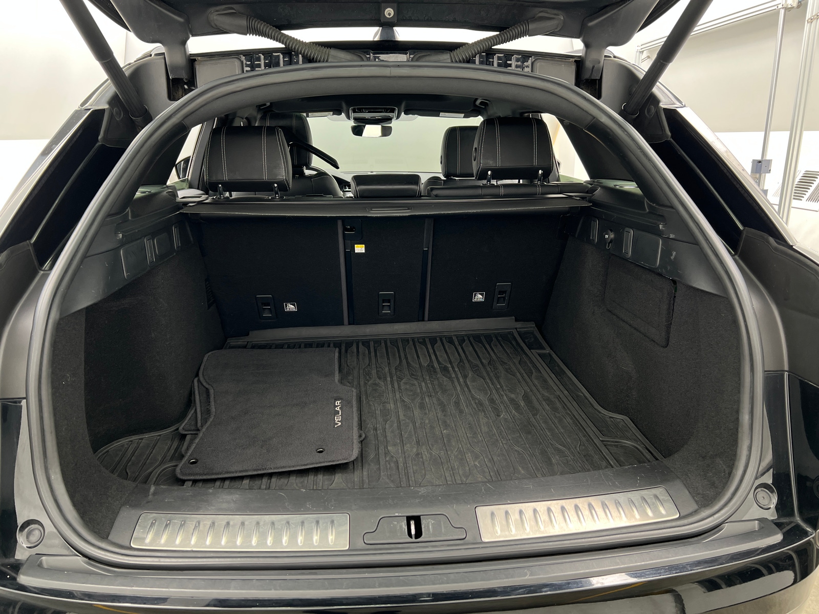 Thumbnail: 2019 Land Rover Range Rover Velar - 6