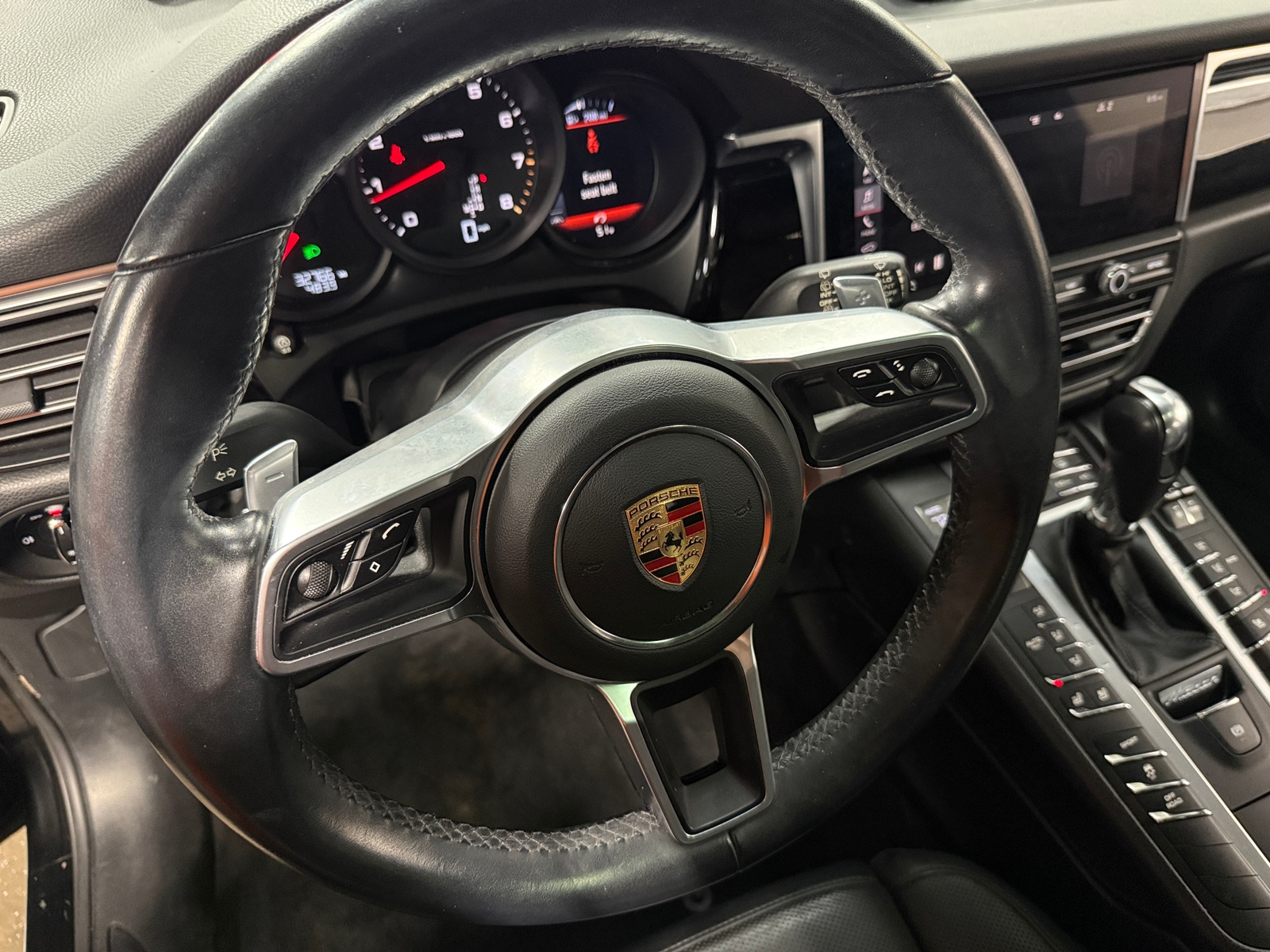 Thumbnail: 2020 Porsche Macan - 4