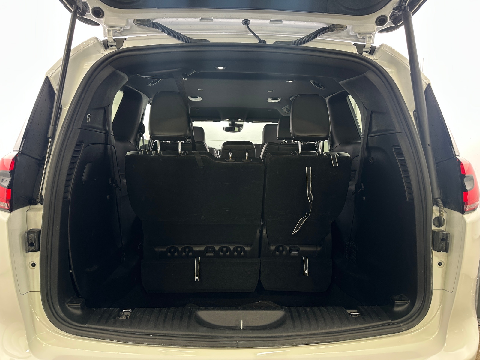 Thumbnail: 2025 Chrysler Pacifica - 6