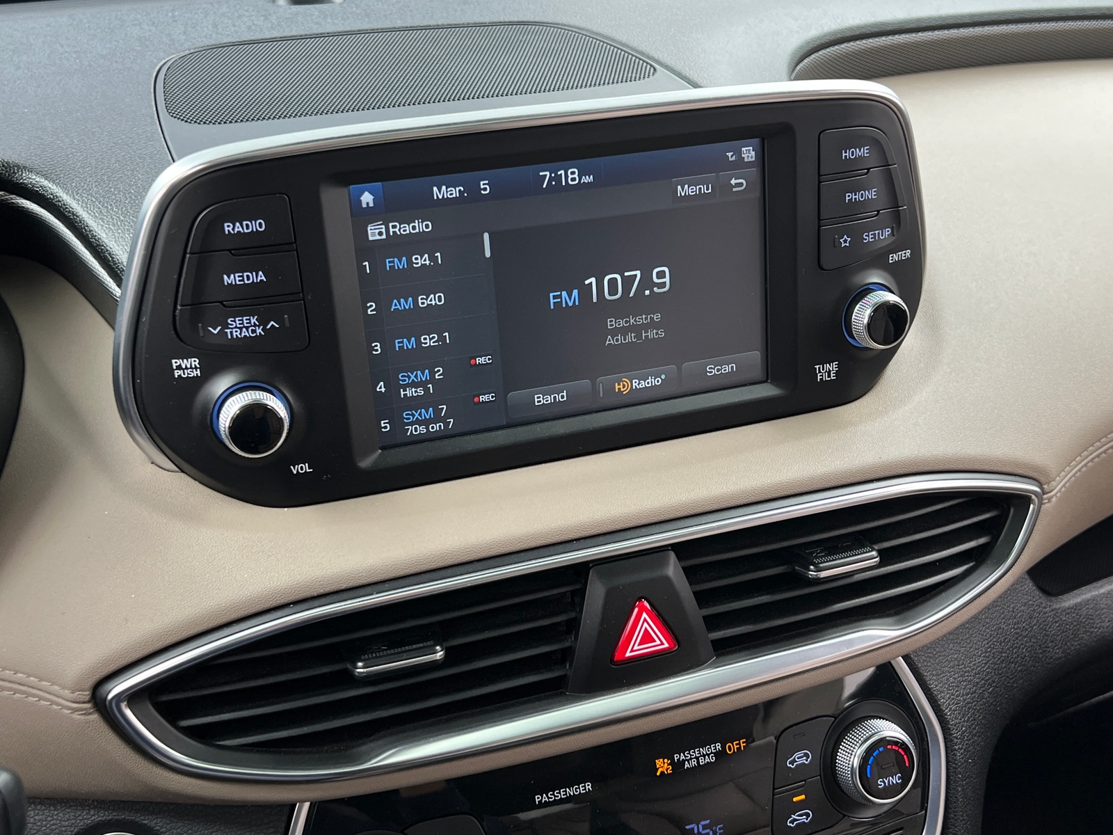 Thumbnail: 2019 Hyundai Santa Fe - 3