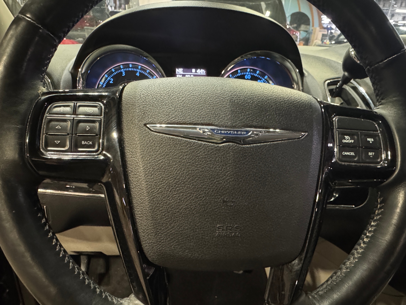 Thumbnail: 2016 Chrysler Town & Country - 5