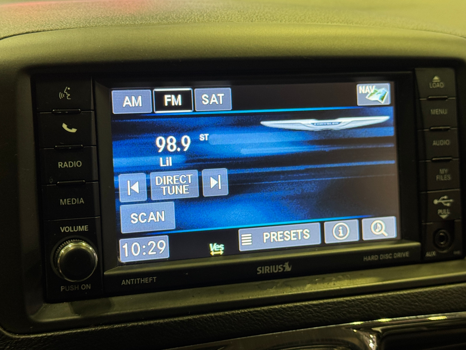 Thumbnail: 2016 Chrysler Town & Country - 4