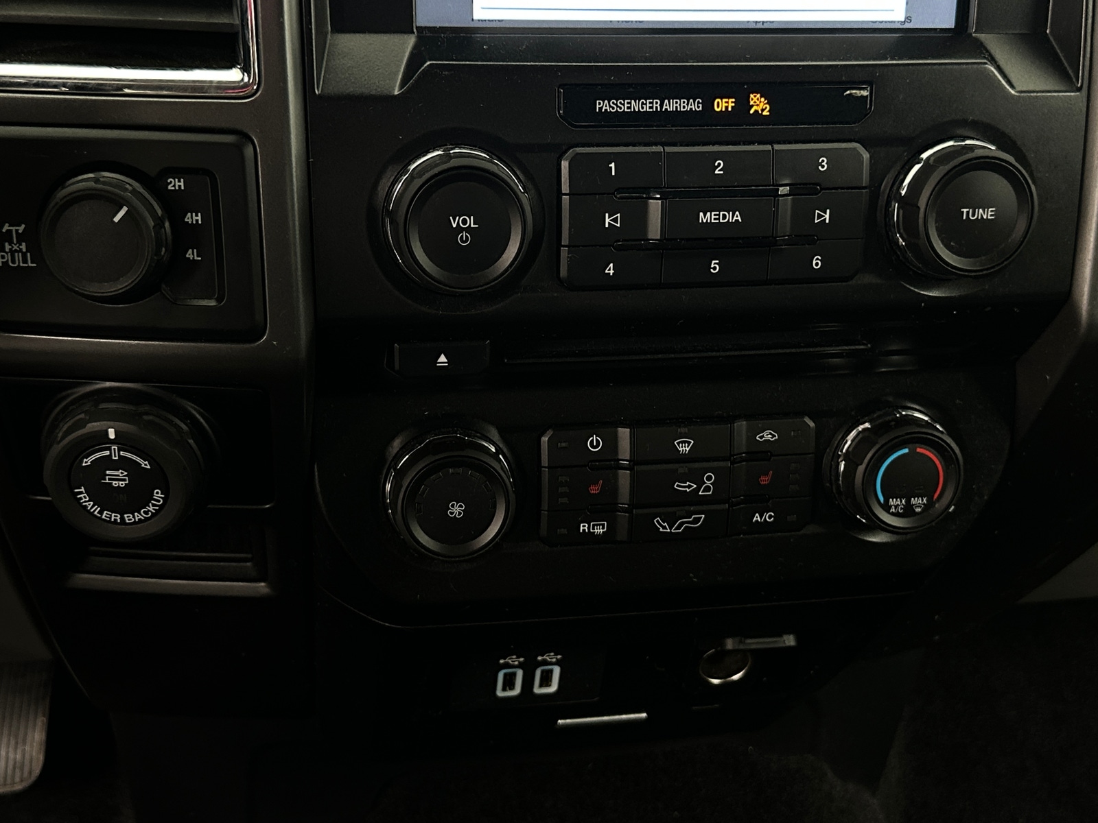 Thumbnail: 2016 Ford Econoline - 4