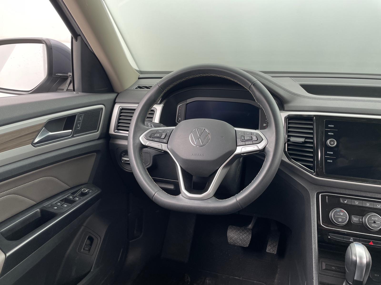 Thumbnail: 2021 Volkswagen Atlas - 4