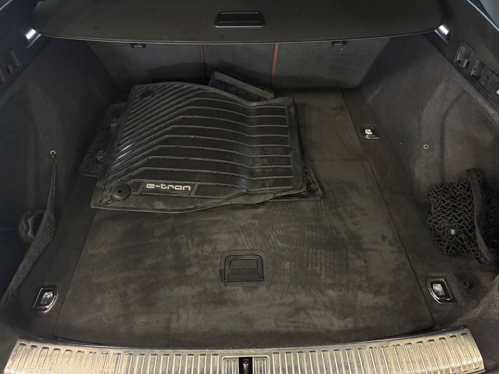 Thumbnail: 2019 Audi e-tron - 6