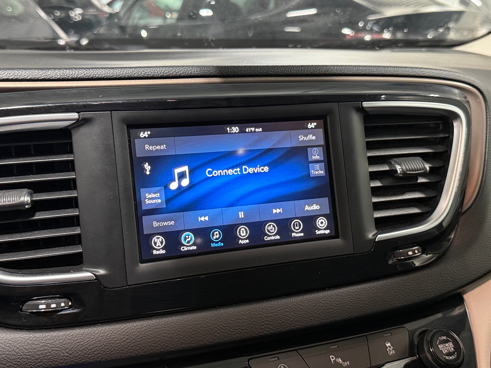 Thumbnail: 2019 Chrysler Pacifica - 3