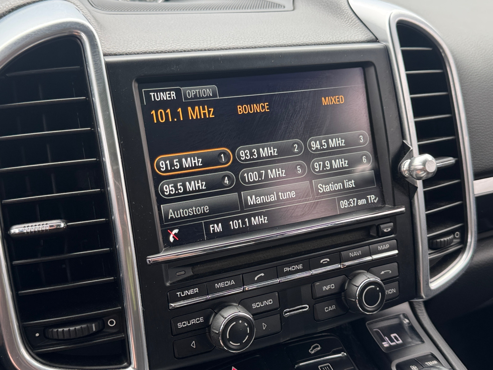 Thumbnail: 2016 Porsche Cayenne - 3