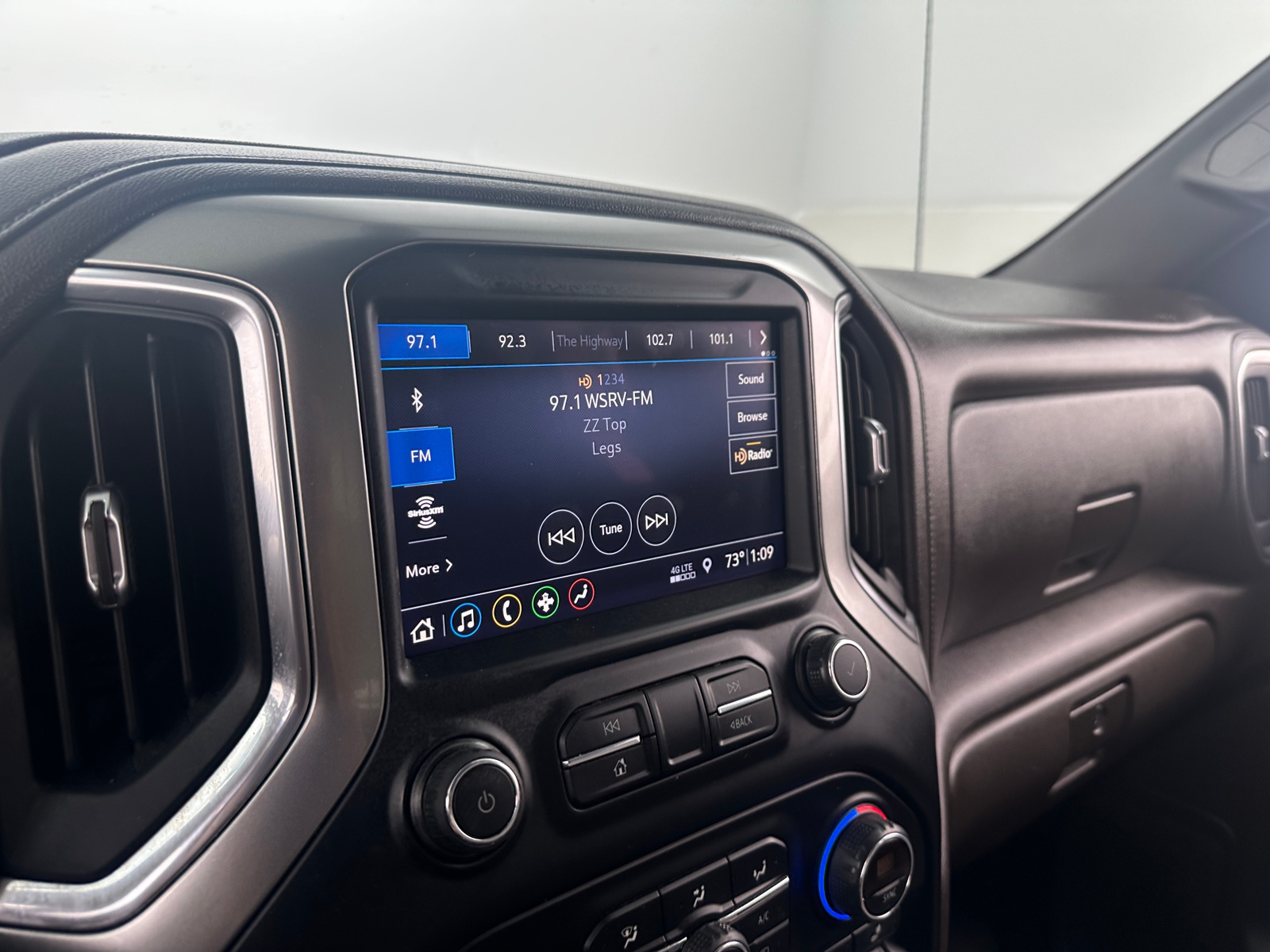 Thumbnail: 2019 Chevrolet Silverado 1500 - 4