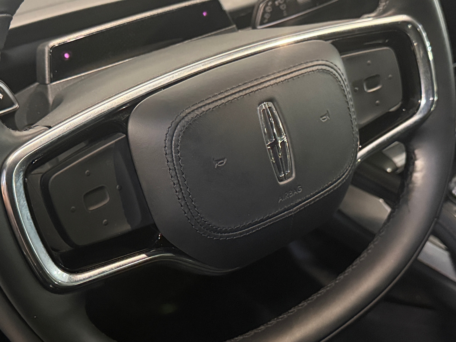 Thumbnail: 2025 Lincoln Nautilus - 4