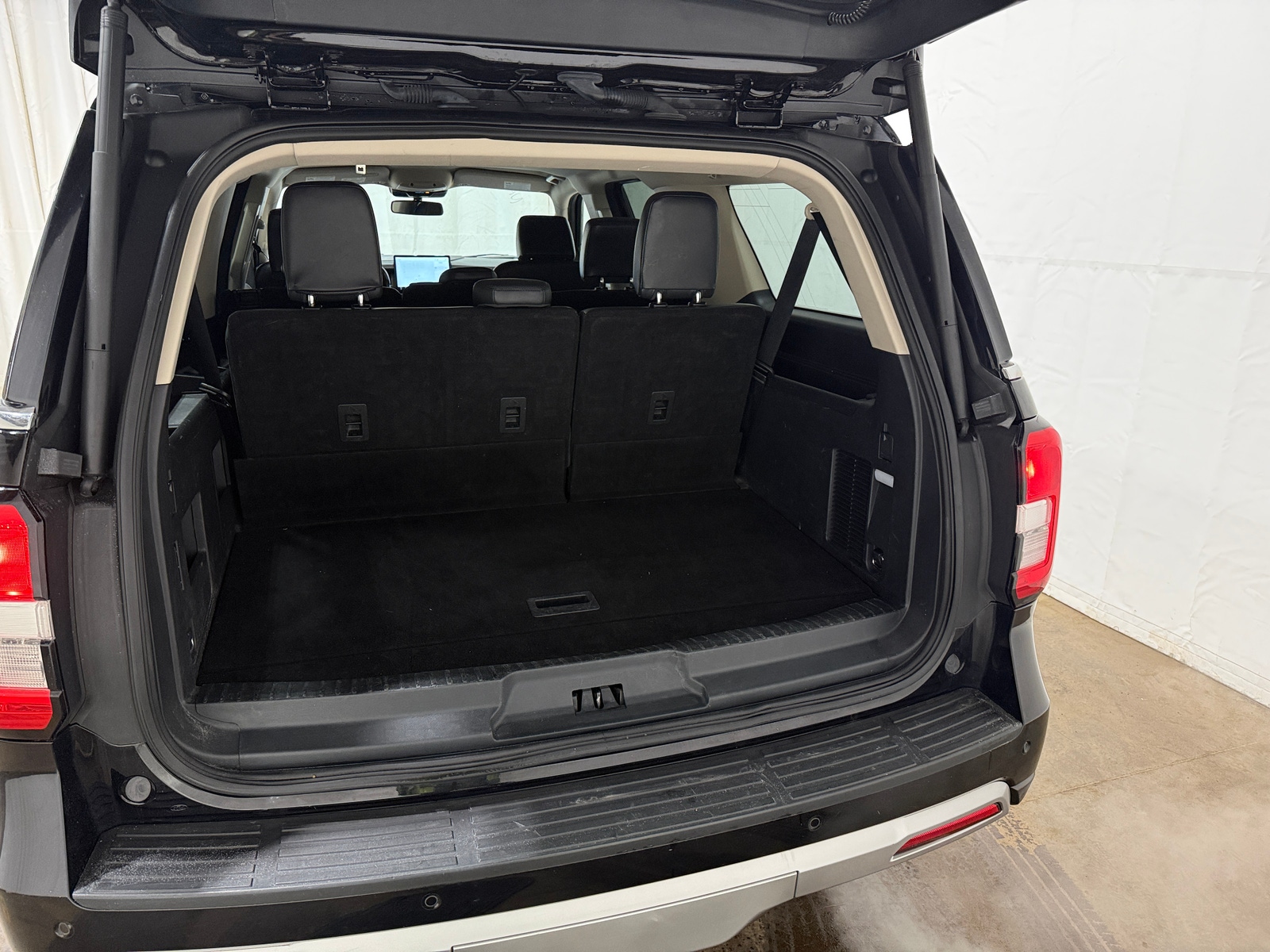 Thumbnail: 2023 Ford Expedition MAX - 6