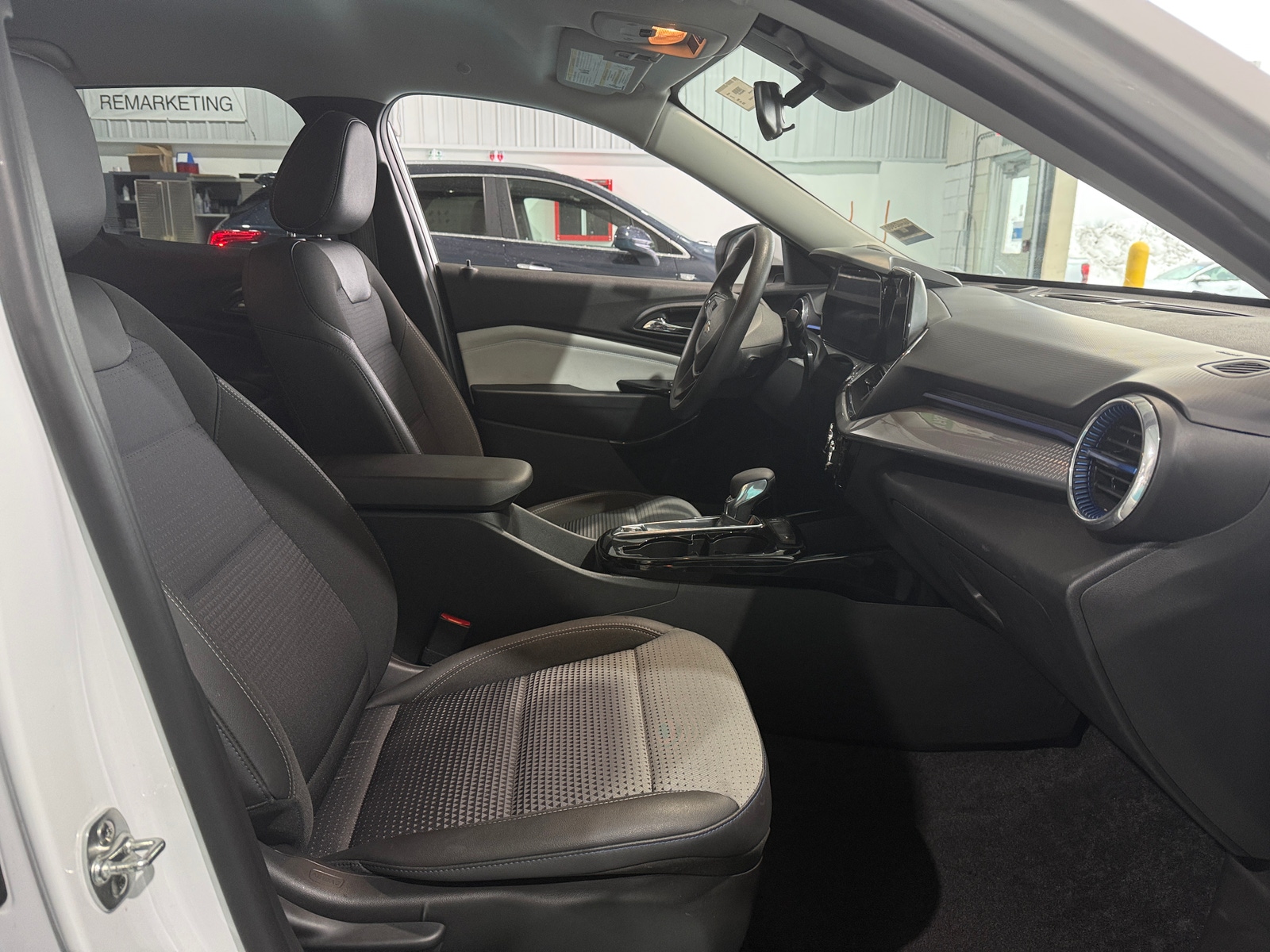 Thumbnail: 2025 Chevrolet Trax - 2