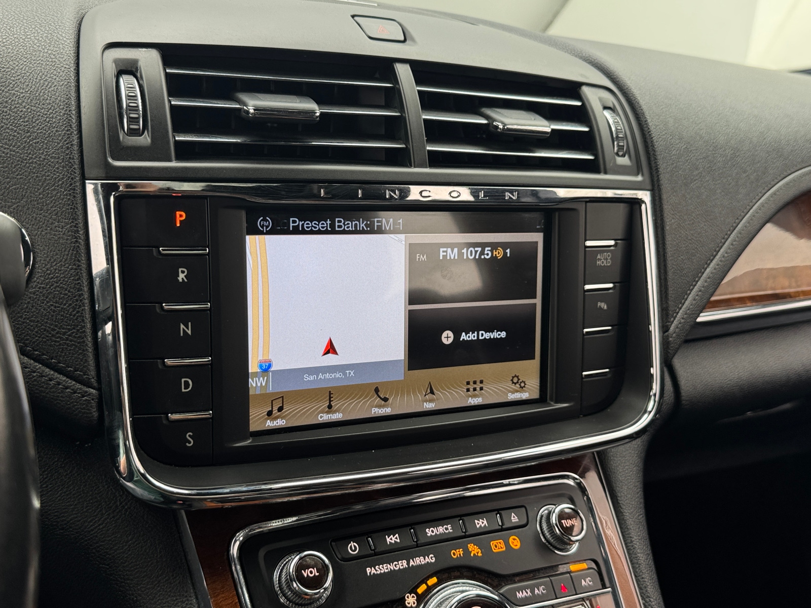 Thumbnail: 2017 Lincoln Continental - 3