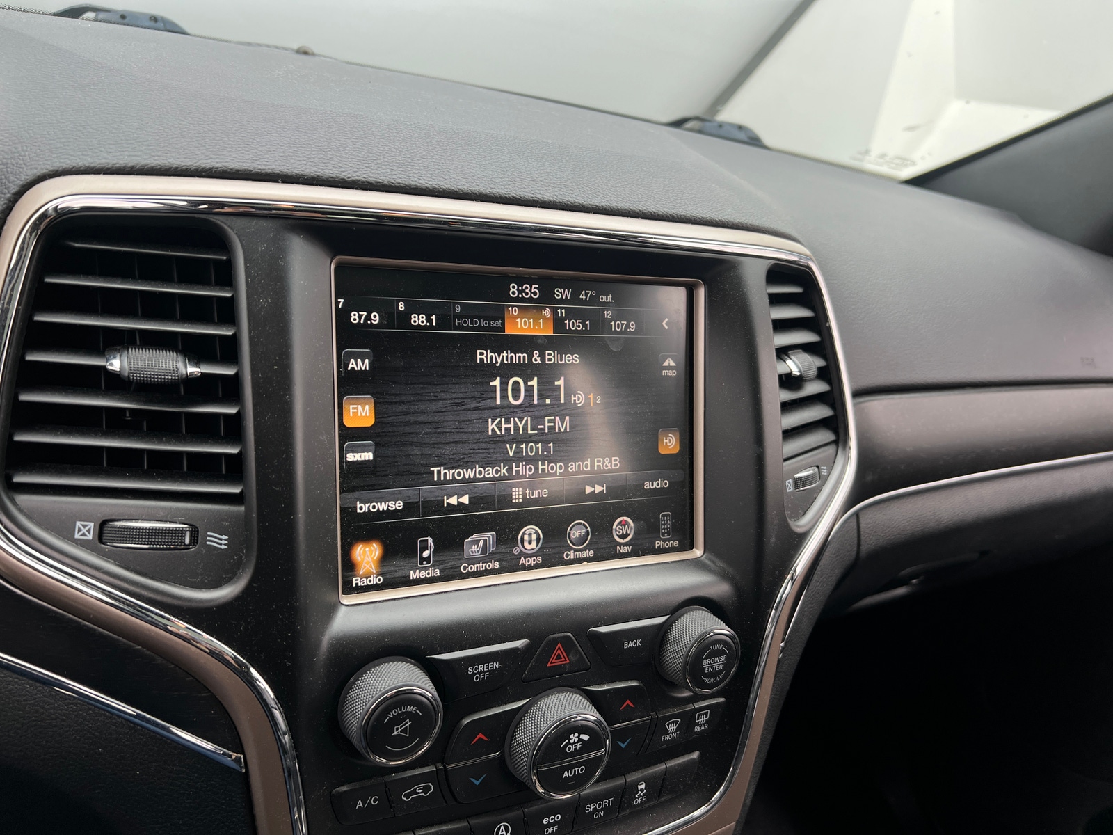 Thumbnail: 2017 Jeep Grand Cherokee - 3