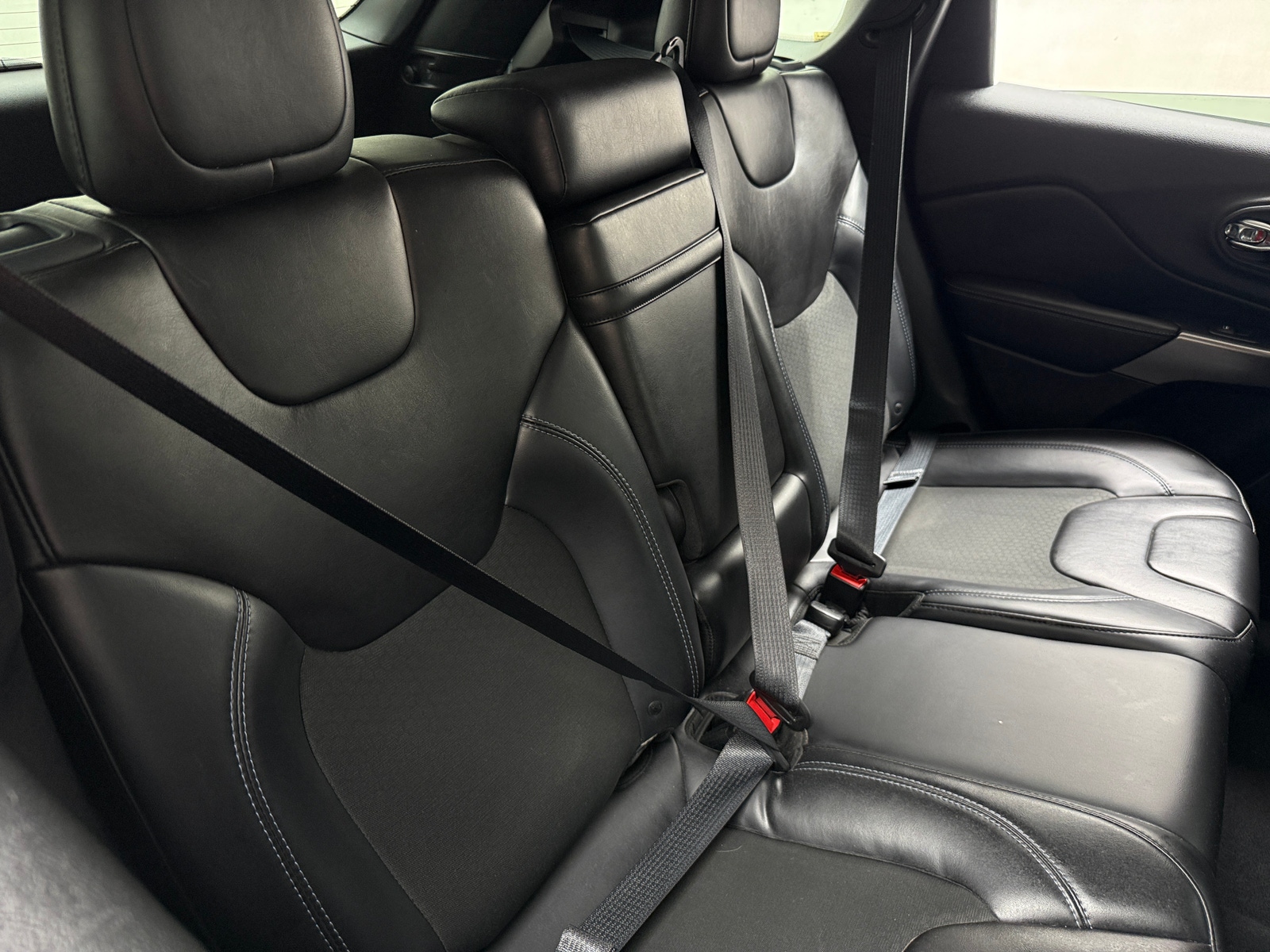 Thumbnail: 2019 Jeep Cherokee - 6