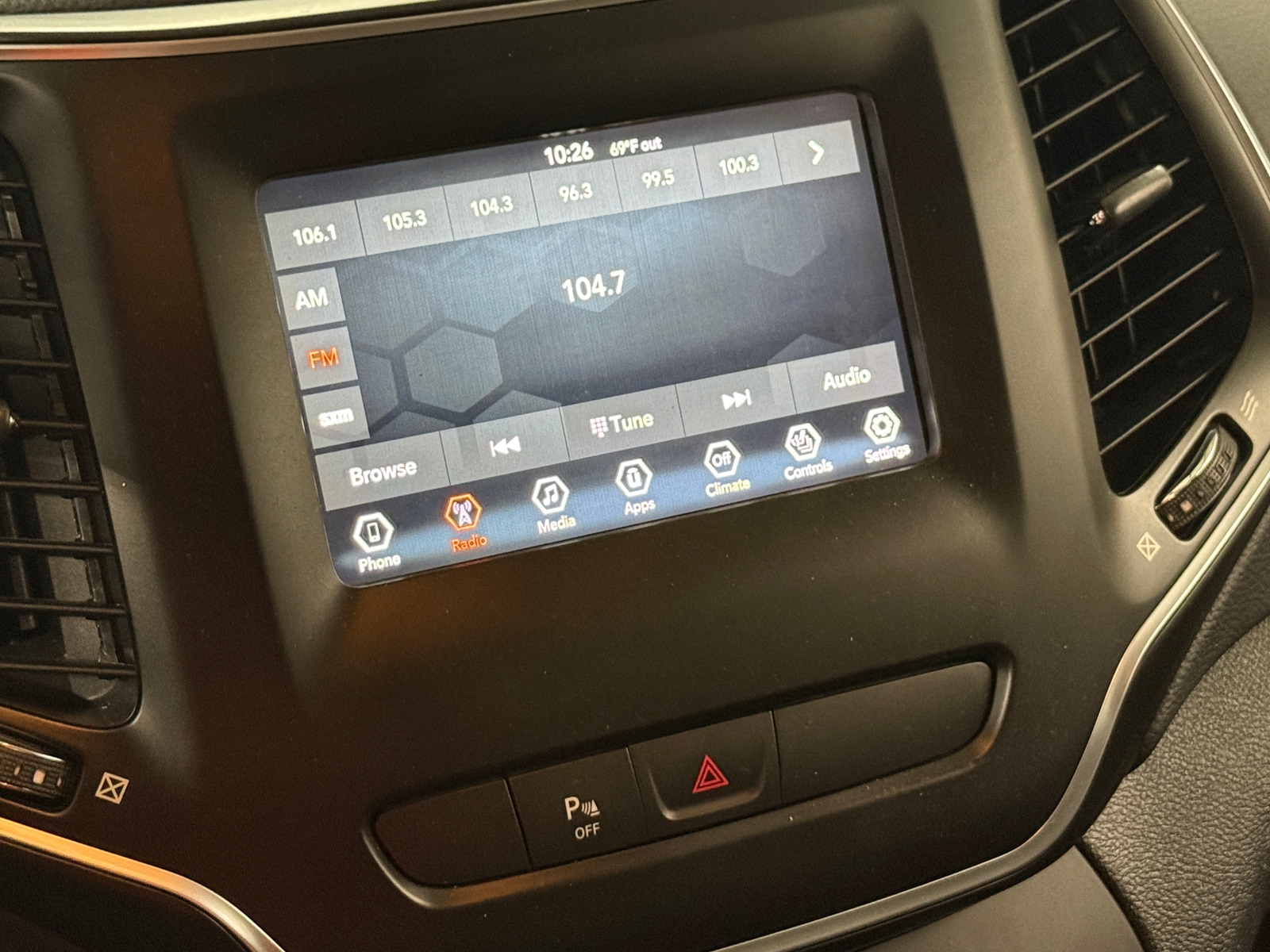 Thumbnail: 2019 Jeep Cherokee - 4