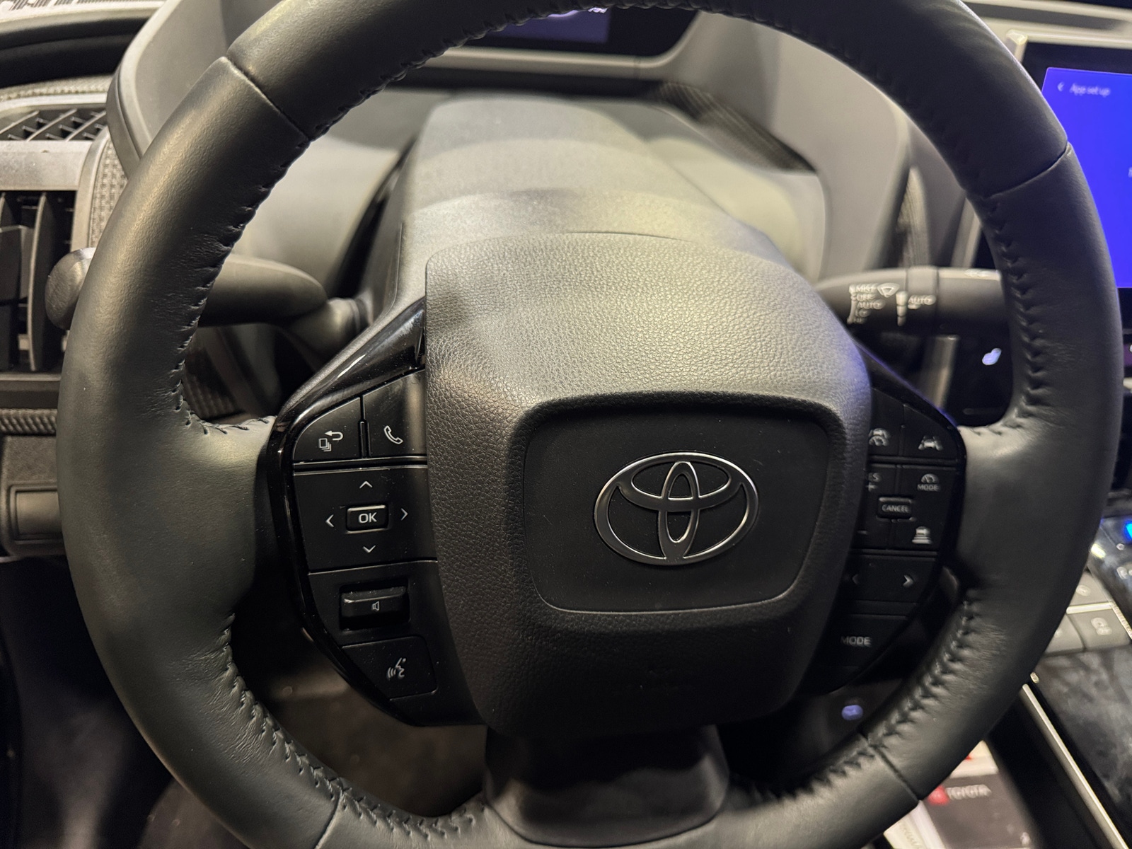 Thumbnail: 2025 Toyota bZ4X - 4