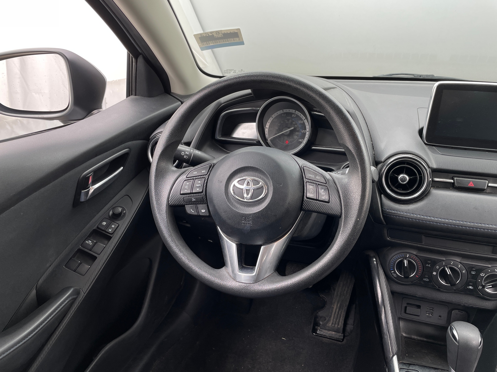 Thumbnail: 2017 Toyota Yaris iA - 5