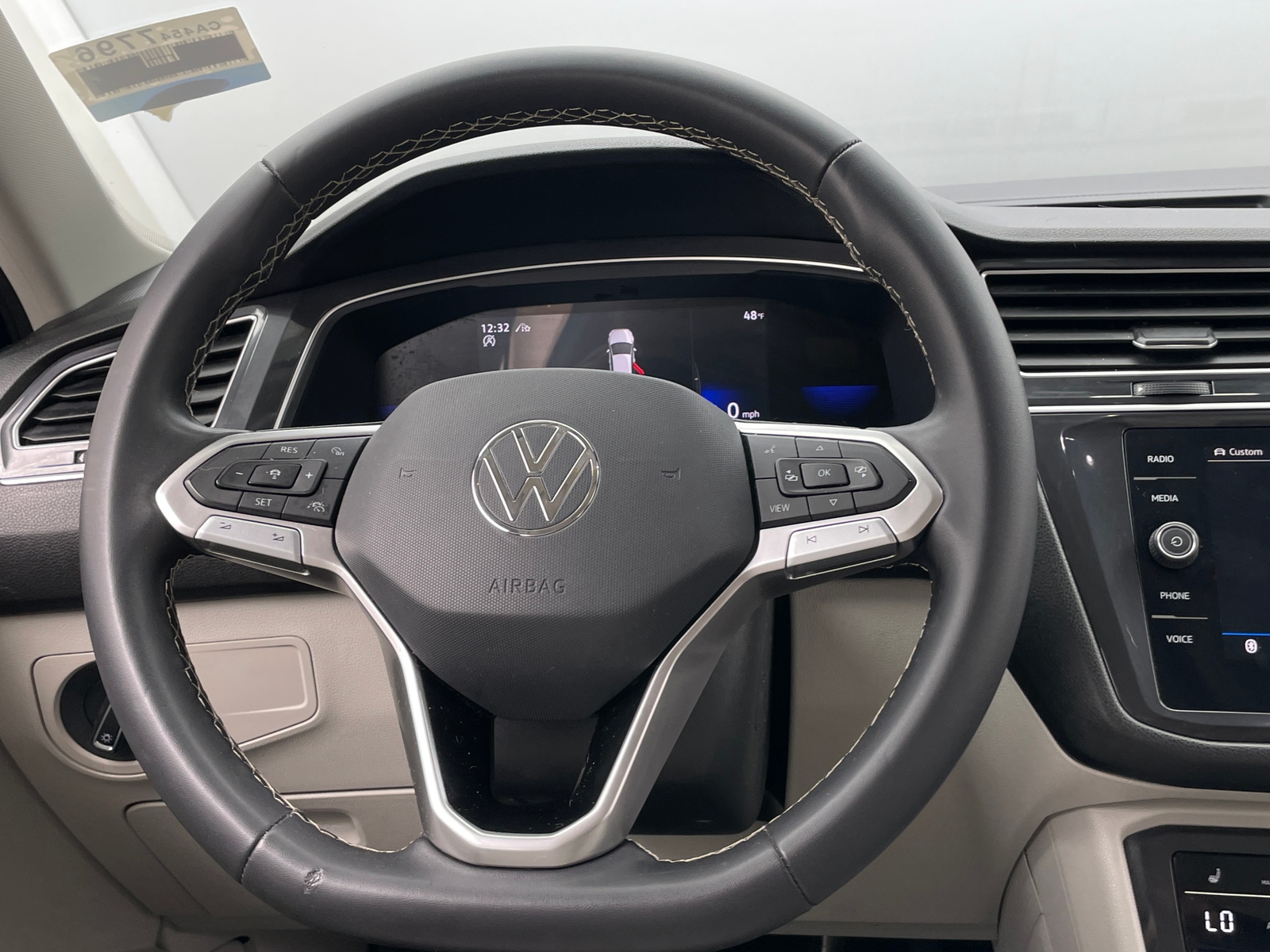 Thumbnail: 2023 Volkswagen Tiguan - 4