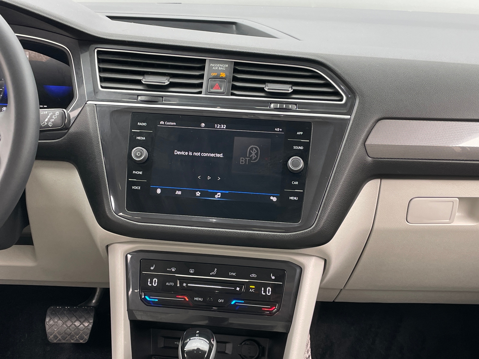 Thumbnail: 2023 Volkswagen Tiguan - 3