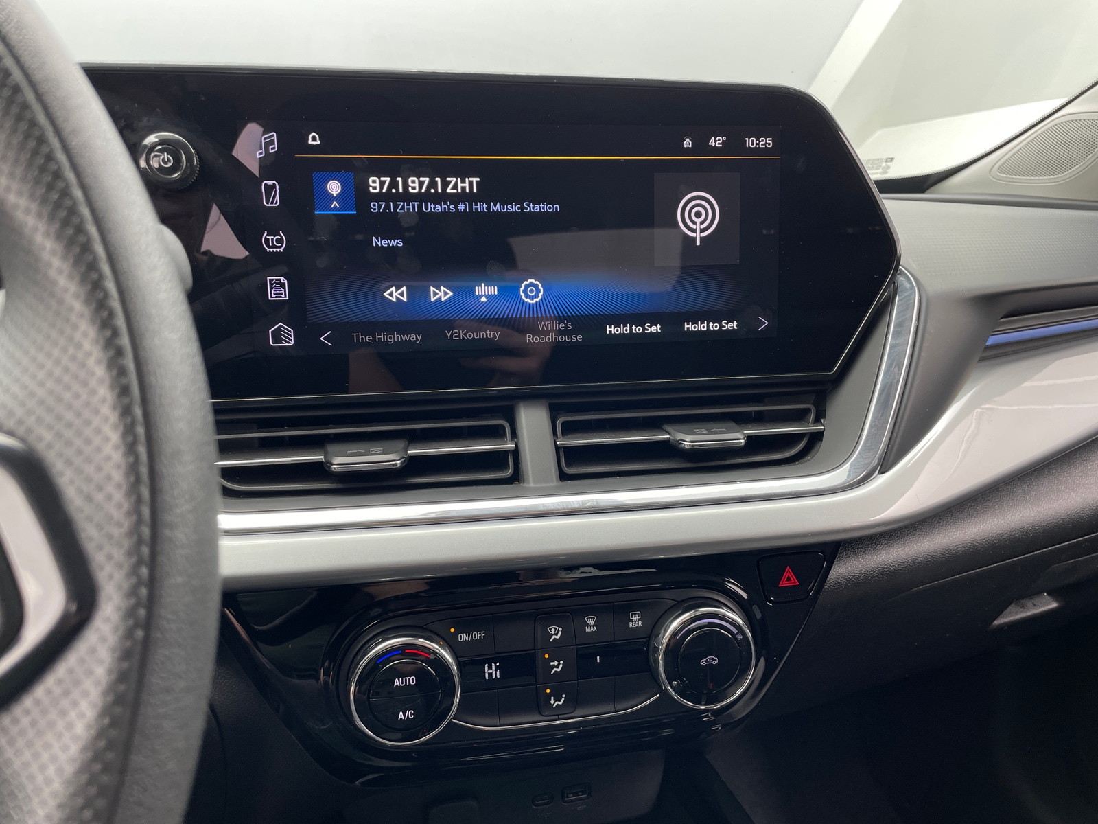 Thumbnail: 2025 Chevrolet Trax - 4