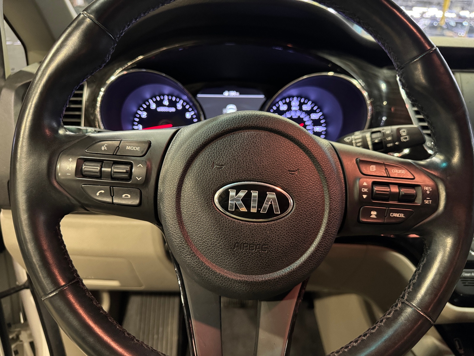 Thumbnail: 2020 Kia Sedona - 4