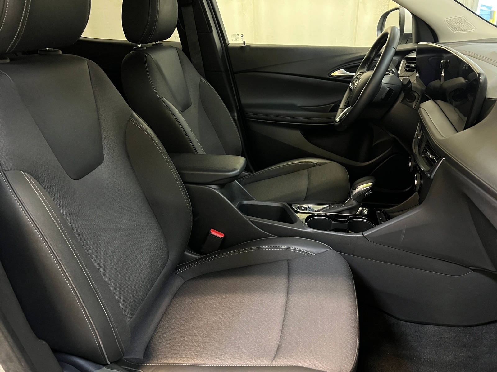 Thumbnail: 2025 Buick Encore GX - 2