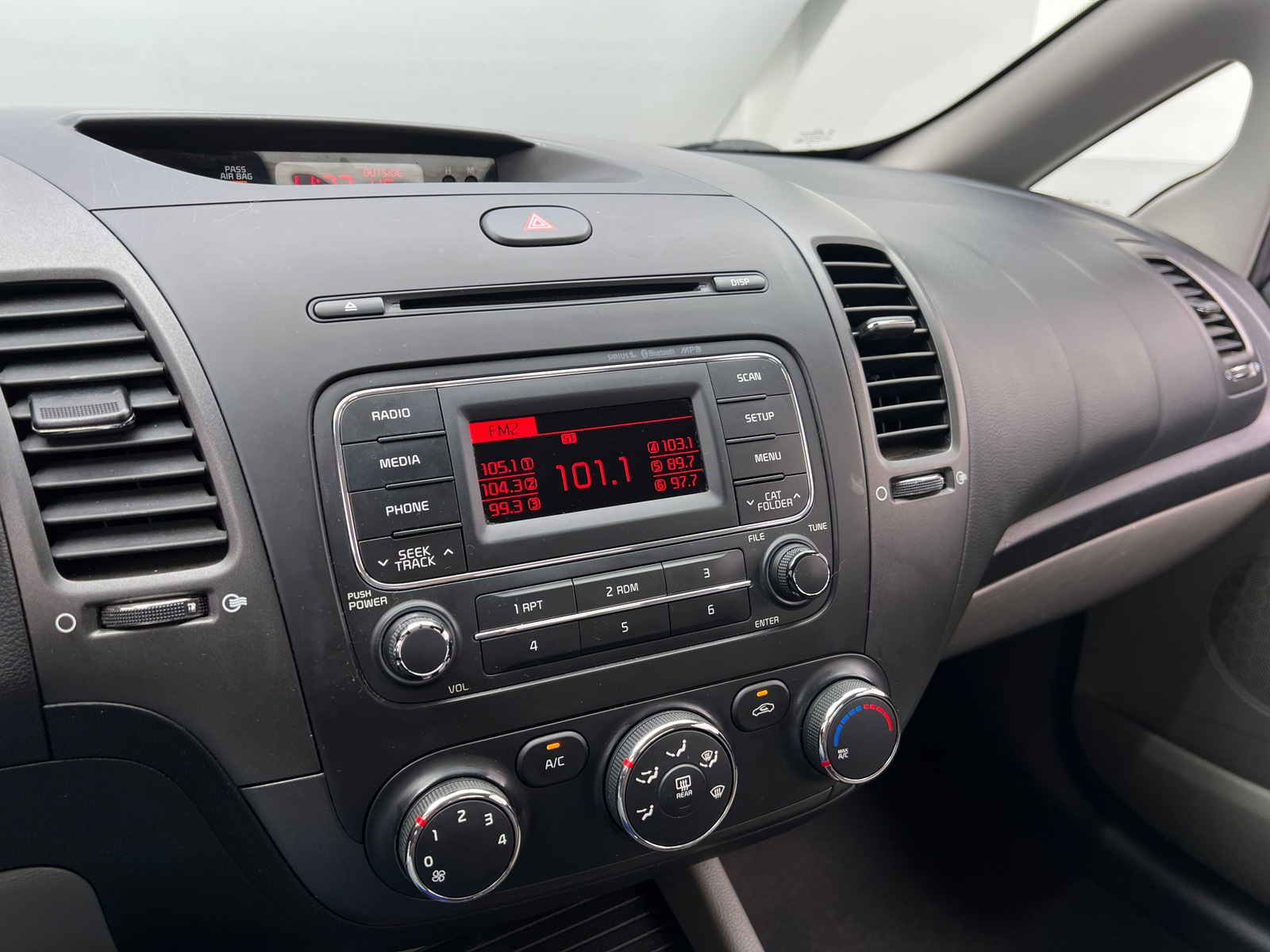 Thumbnail: 2015 Kia Forte - 4