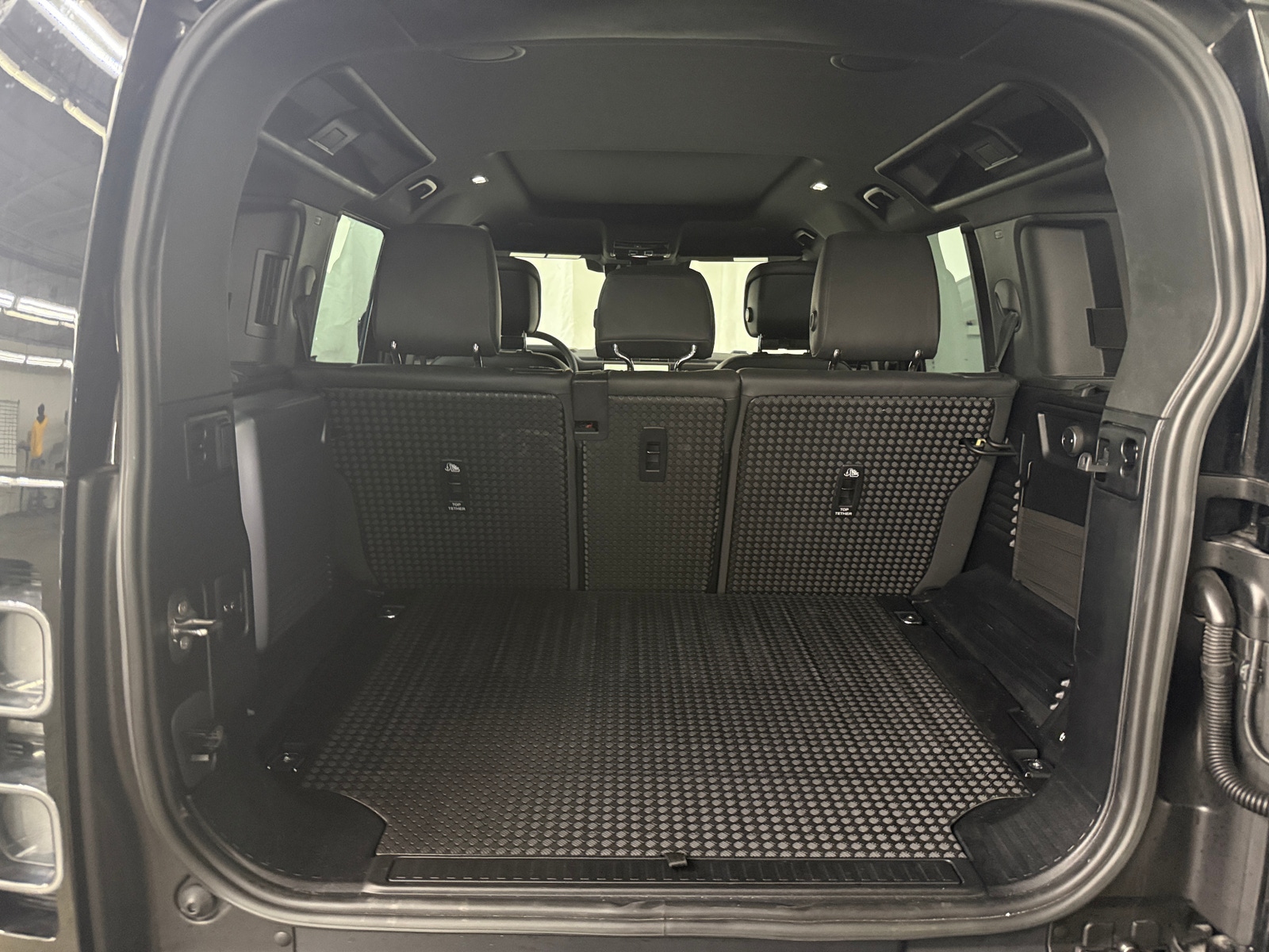 Thumbnail: 2023 Land Rover Defender - 6