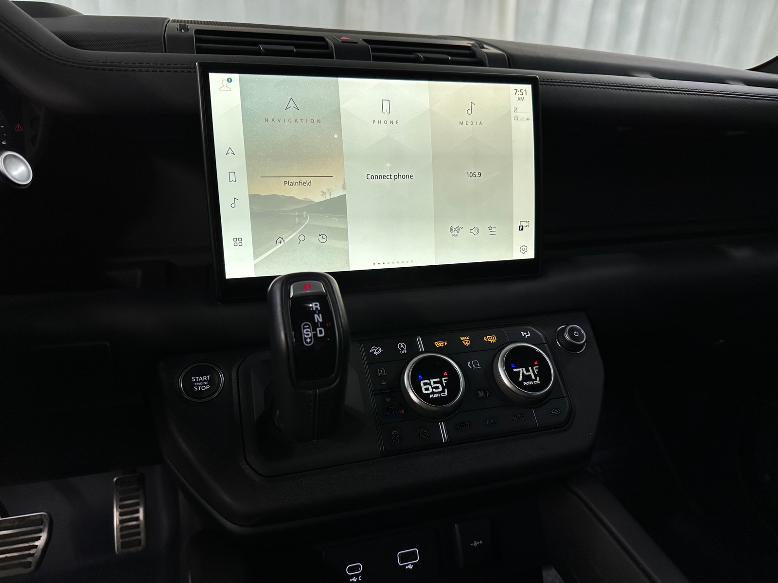 Thumbnail: 2023 Land Rover Defender - 3