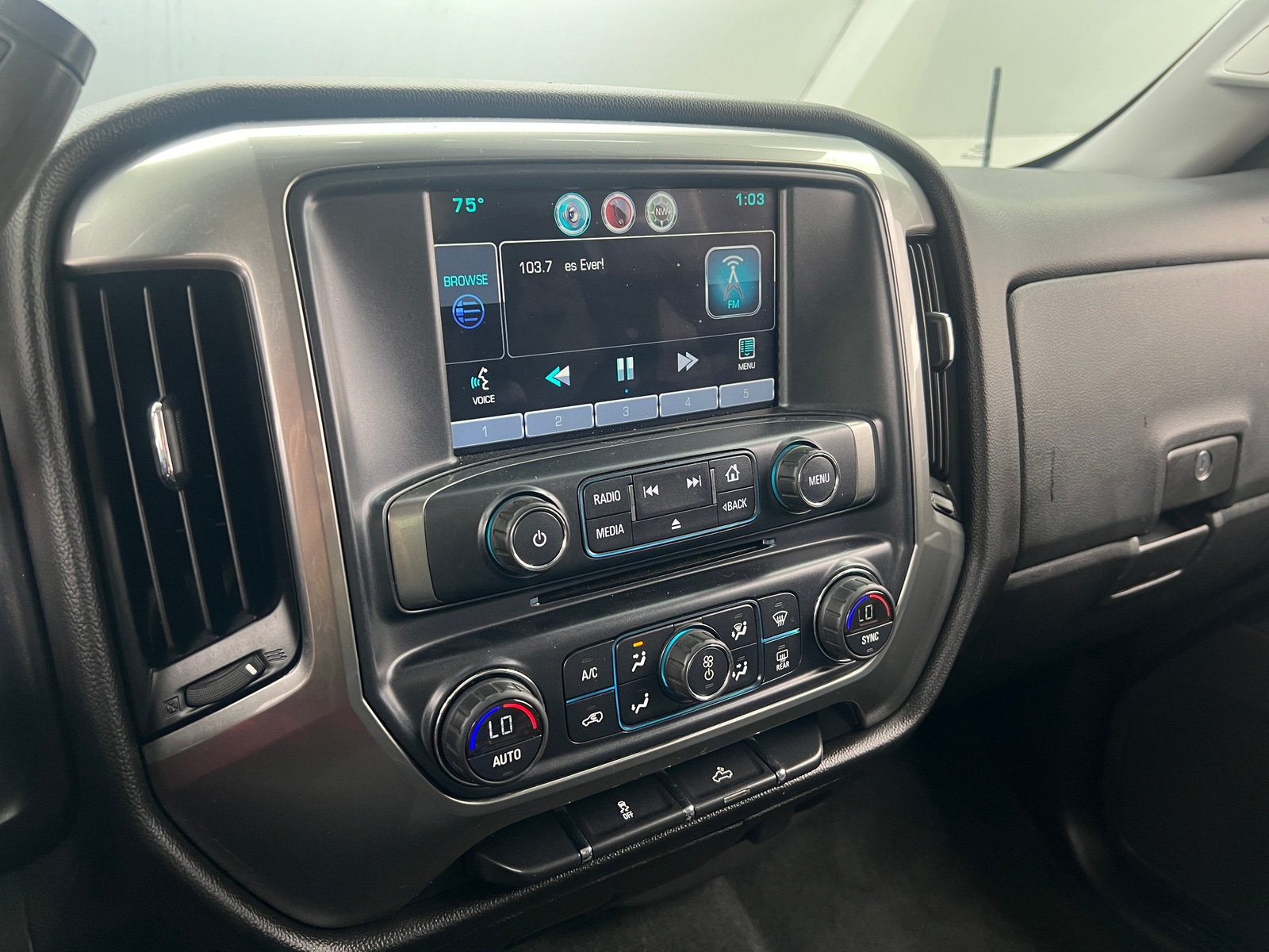 Thumbnail: 2016 Chevrolet Silverado 1500 - 4