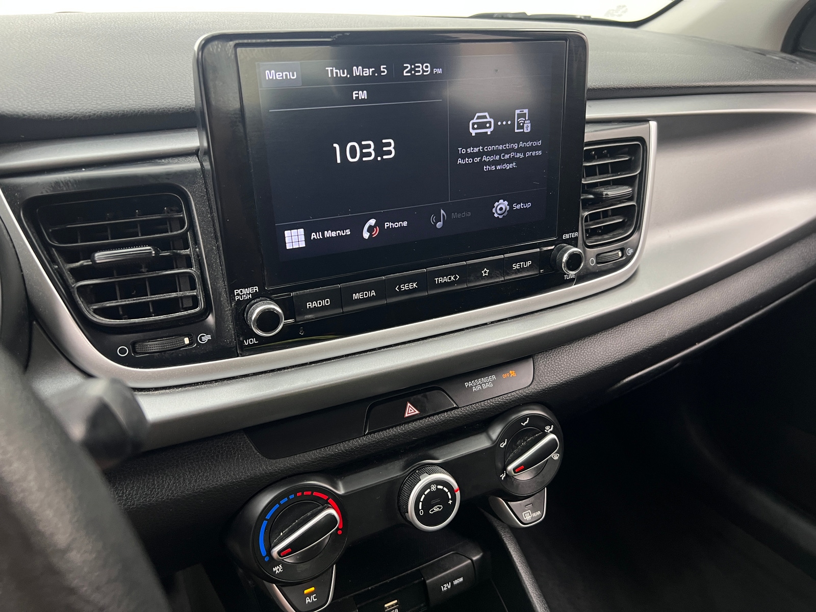 Thumbnail: 2021 Kia Rio - 4