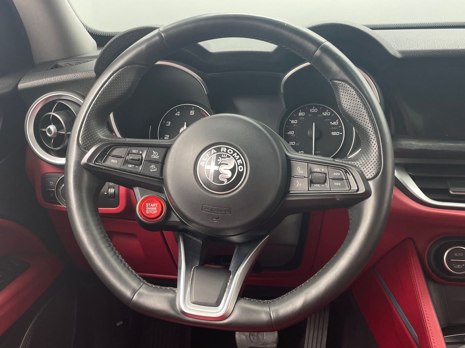 Thumbnail: 2020 Alfa Romeo Stelvio - 4