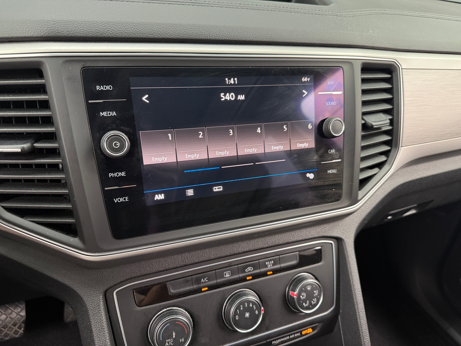 Thumbnail: 2018 Volkswagen Atlas - 4