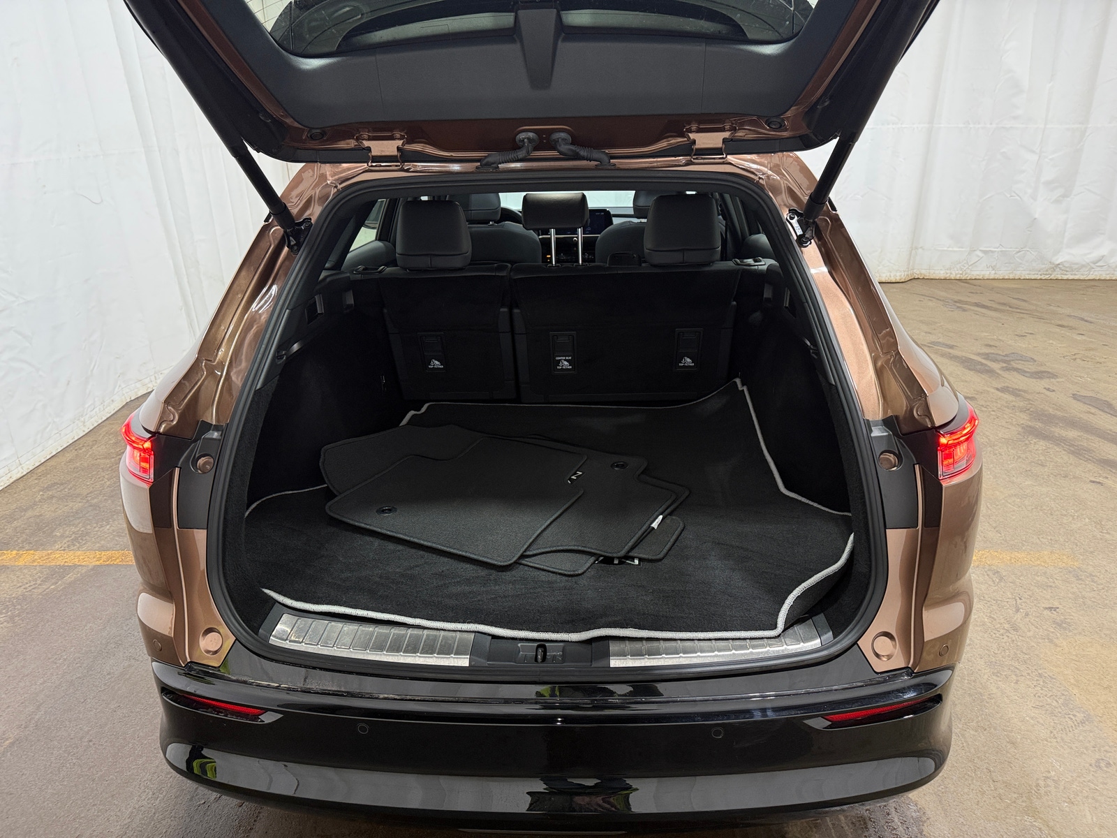 Thumbnail: 2025 Toyota Crown Signia - 6