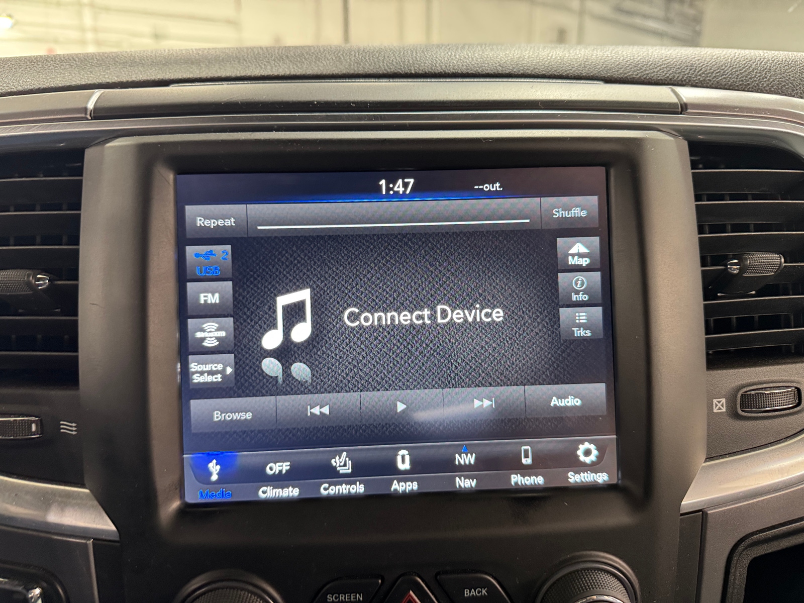 Thumbnail: 2021 RAM 1500 Classic - 4